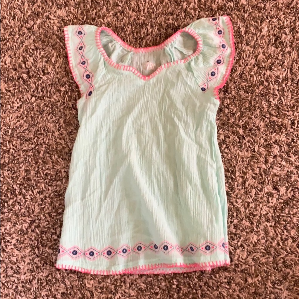 Light weight shirt. Perfect swim suite cover